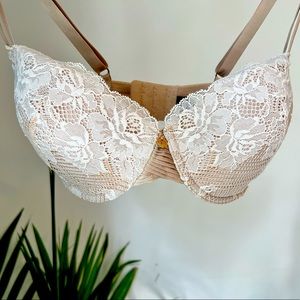 Natori 32DD beige lace bra. Like new.